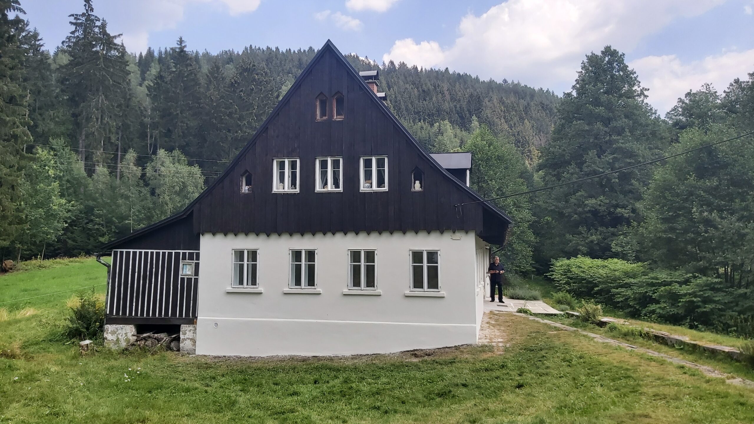 Stavební projekt v pozadí