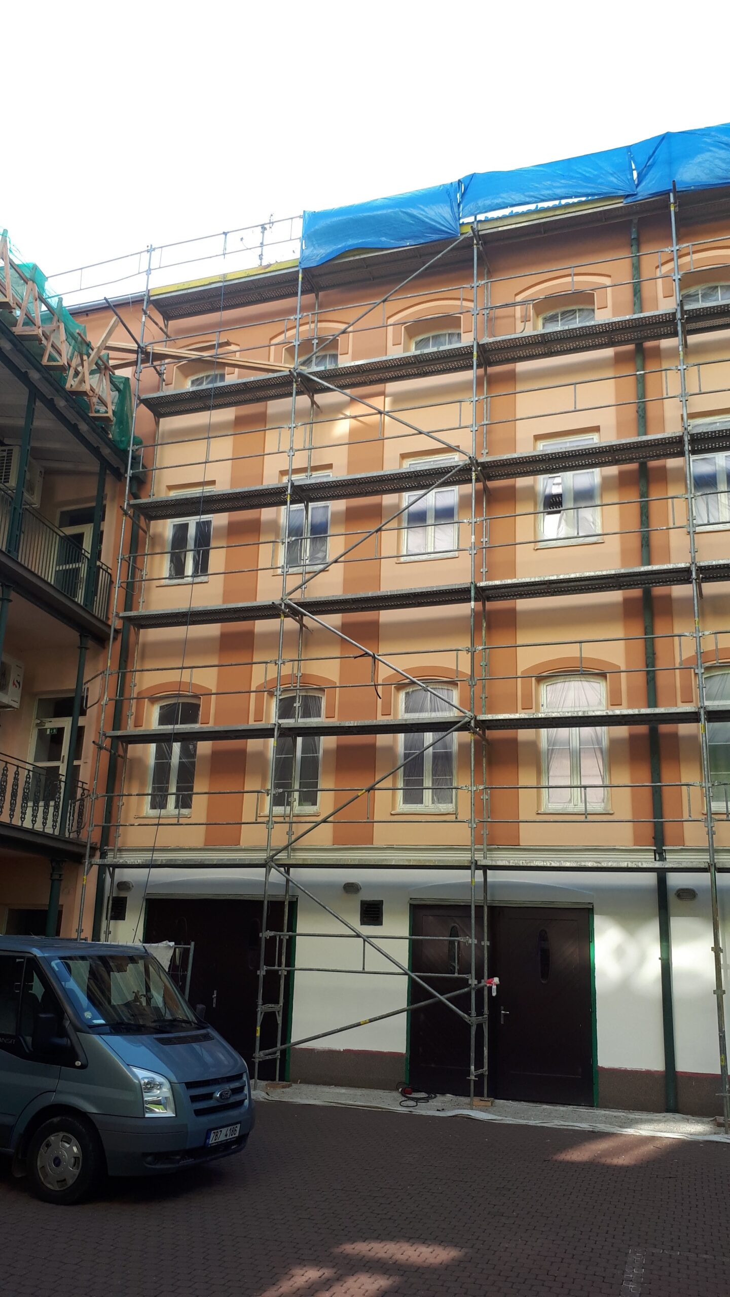 Fasáda kancelářské budovy